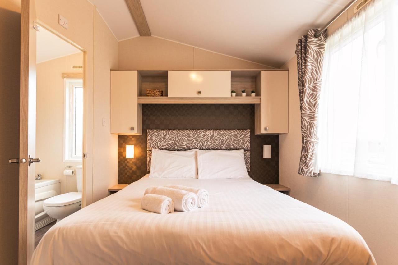 Meadows Lodge With Hot Tub Malton Extérieur photo
