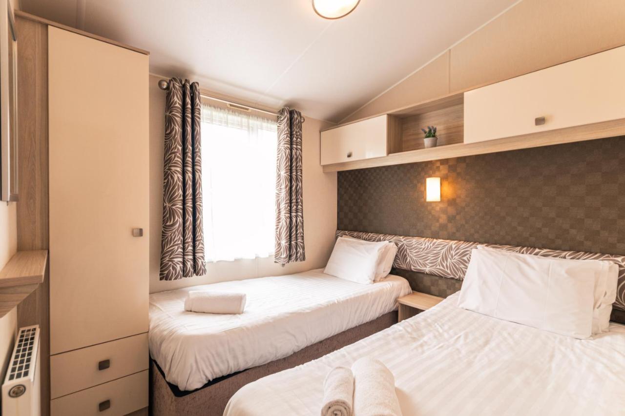 Meadows Lodge With Hot Tub Malton Extérieur photo